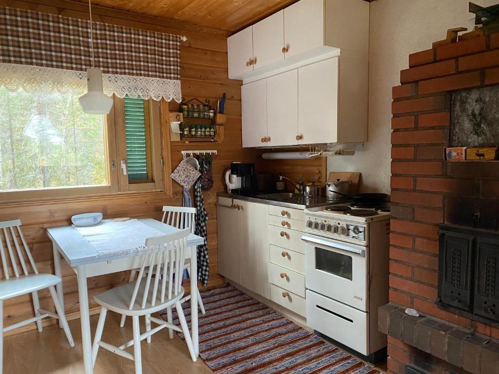 Dapur atau dapur kecil di Tievaharju Cabin