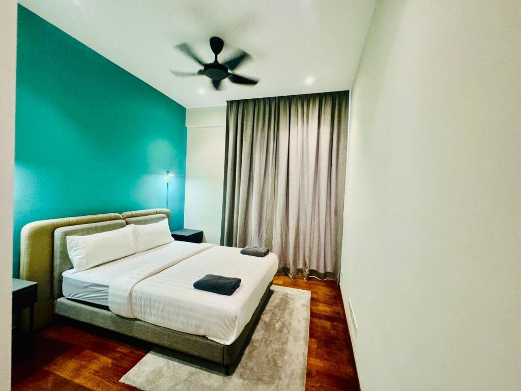 Postel nebo postele na pokoji v ubytování Crown Suites The Manor KLCC Kuala Lumpur City Center