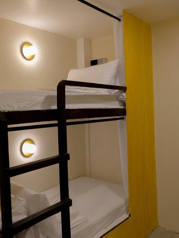 Postel nebo postele na pokoji v ubytování Kada Hostel by Surfsand