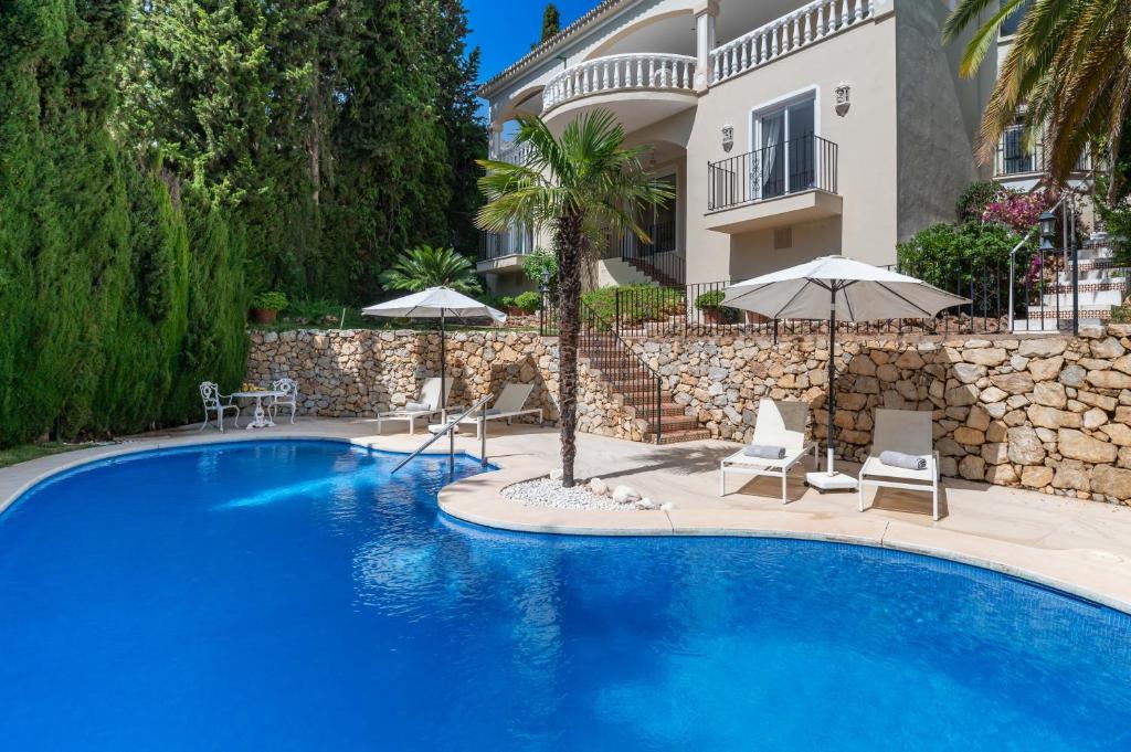 4 BDRM Andalusian Villa w Cinema & Sea Views