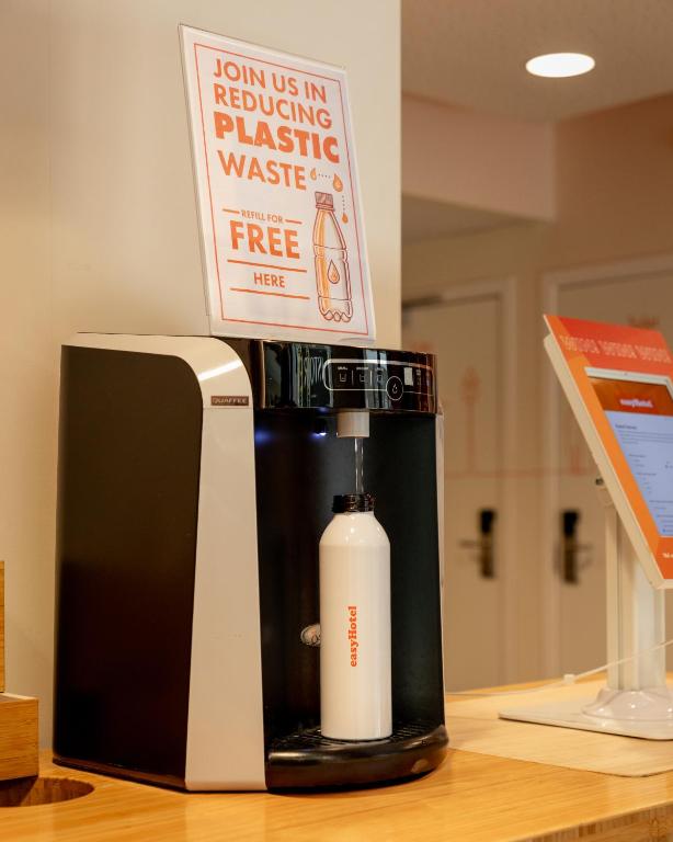 easyHotel Brussels City Centre - Resim 9