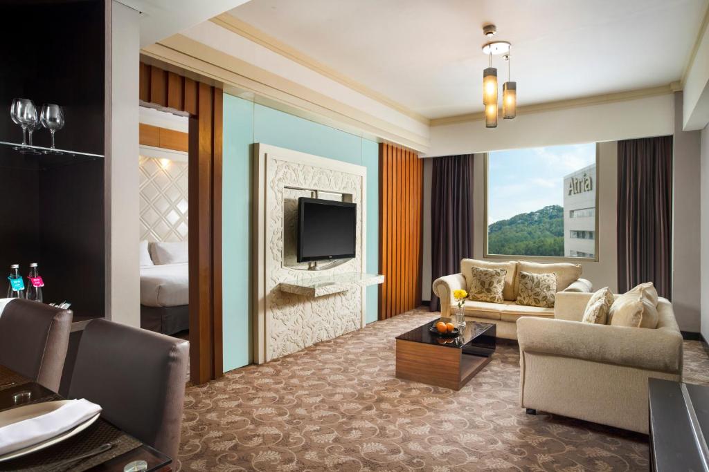 TV a/nebo společenská místnost v ubytování Atria Hotel Magelang