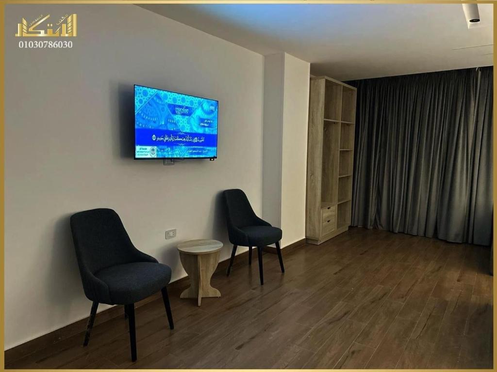 TV a/nebo společenská místnost v ubytování بنسيون الحصري اكتوبر modern motel