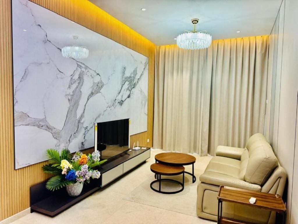 TV a/nebo společenská místnost v ubytování Crown Suites The Manor KLCC Kuala Lumpur City Center