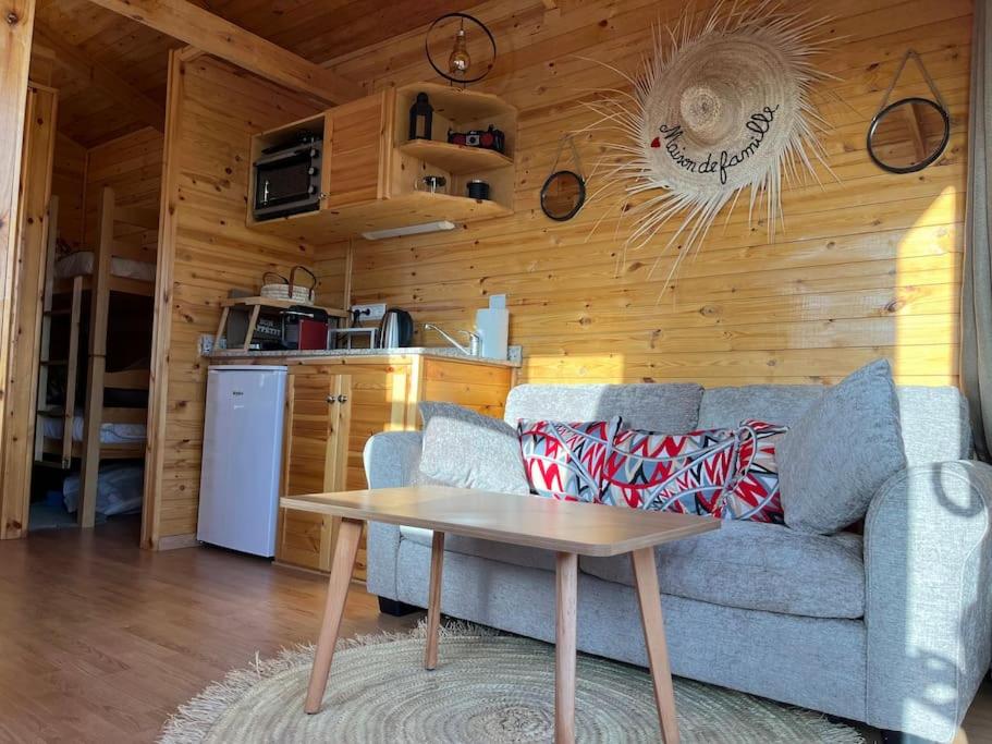Kuchyň nebo kuchyňský kout v ubytování Countryside's Tiny House
