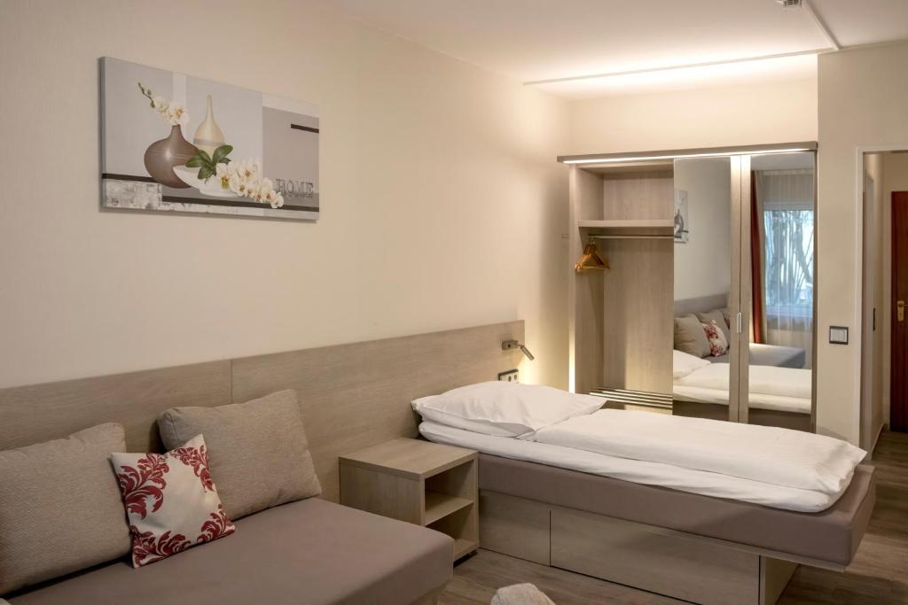 Postel nebo postele na pokoji v ubytování Hotel am Stern Uelzen