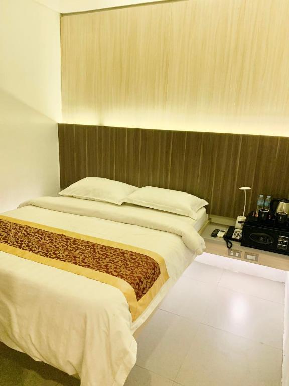 Postel nebo postele na pokoji v ubytování Kojõ Hotel Tagum