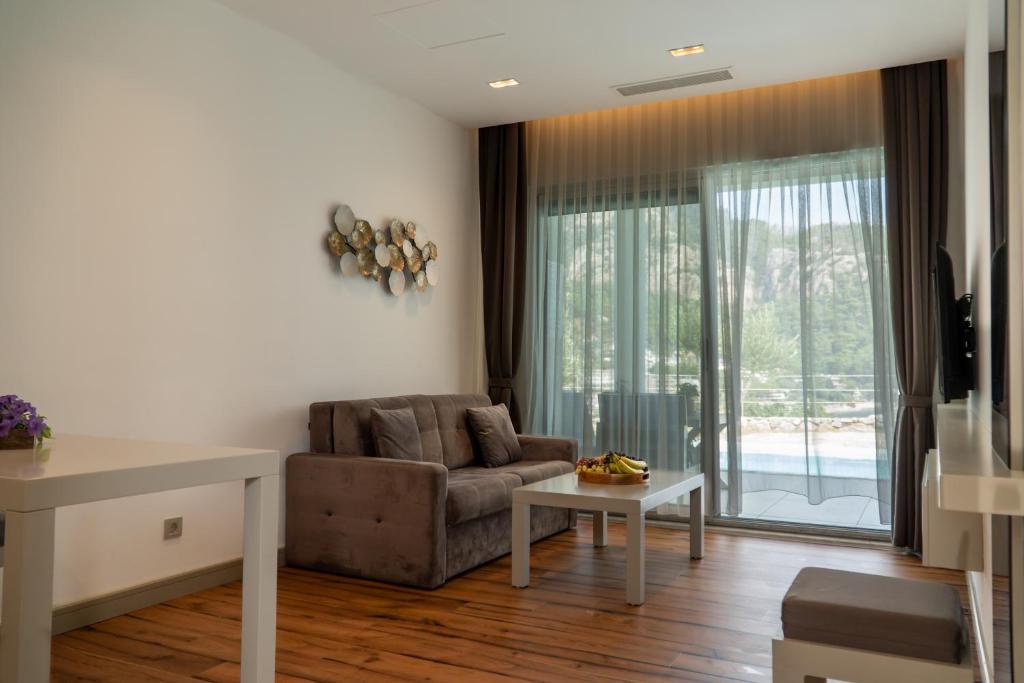 Z-Villas Beach Hotel - 8