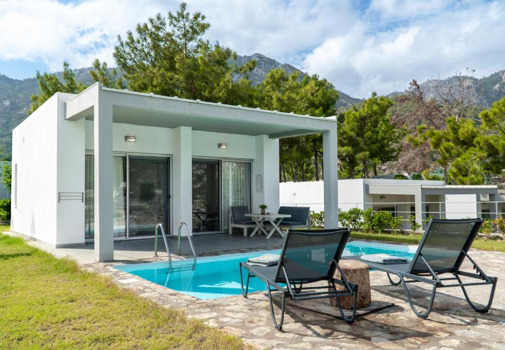 Z-Villas Beach Hotel - 4