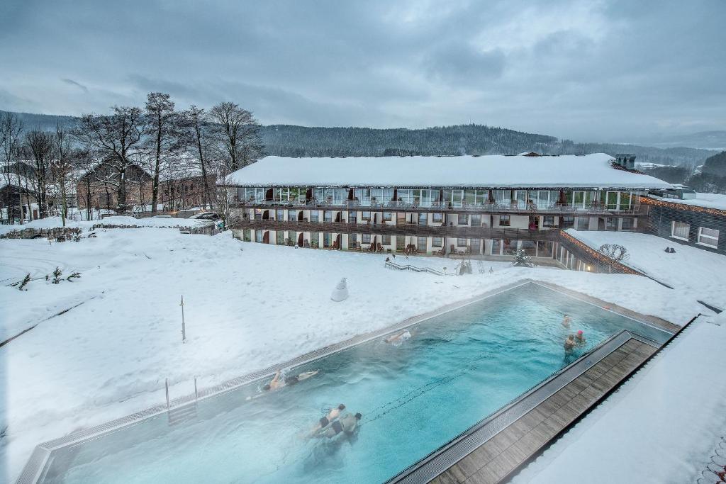 Nespecifikovaný výhled na hory nebo výhled na hory při pohledu z hotelu