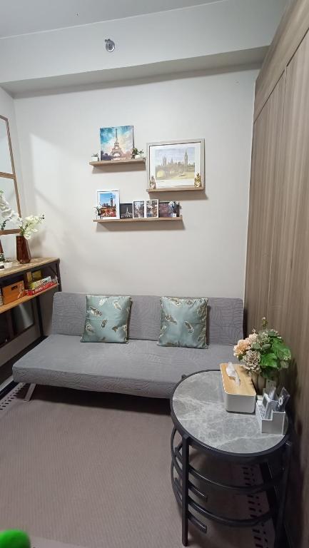 Posezení v ubytování Cozy Staycation at Destiny's Crib Fame, Edsa Mandaluyong