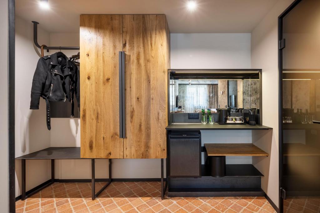 Nomadic Urban Premium Suites - 12