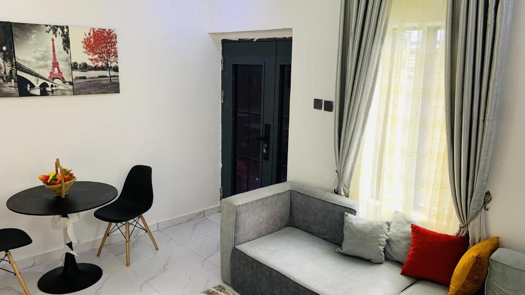 Posezení v ubytování WHITEFIELD LUXURY APARTMENT