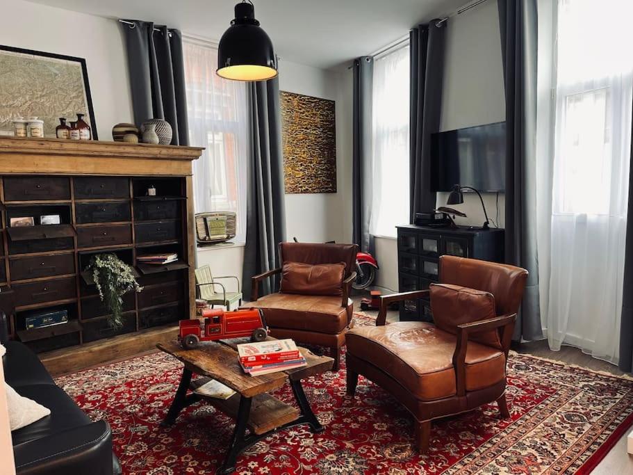 Una televisión o centro de entretenimiento en Duplex Kaia