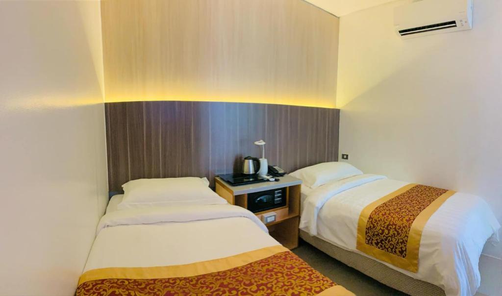 Postel nebo postele na pokoji v ubytování Kojõ Hotel Tagum