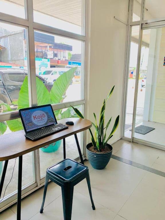 TV a/nebo společenská místnost v ubytování Kojõ Hotel Tagum