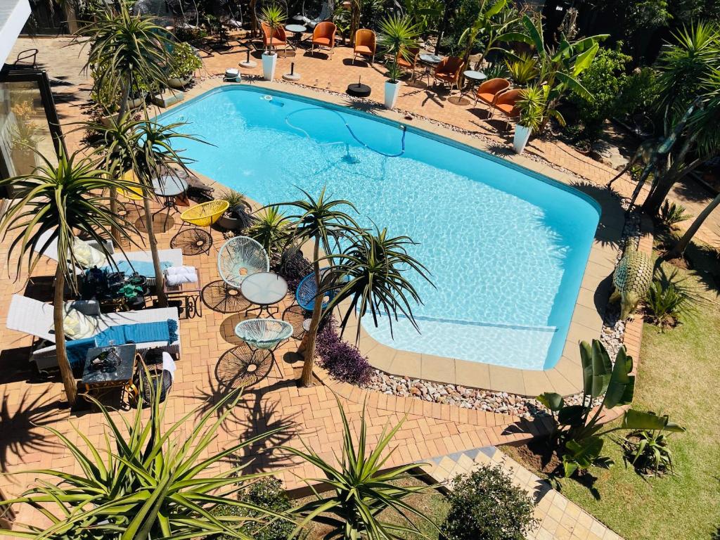 Bazén v ubytování 24 On Basil Boutique Luxury Hotel nebo v jeho okolí