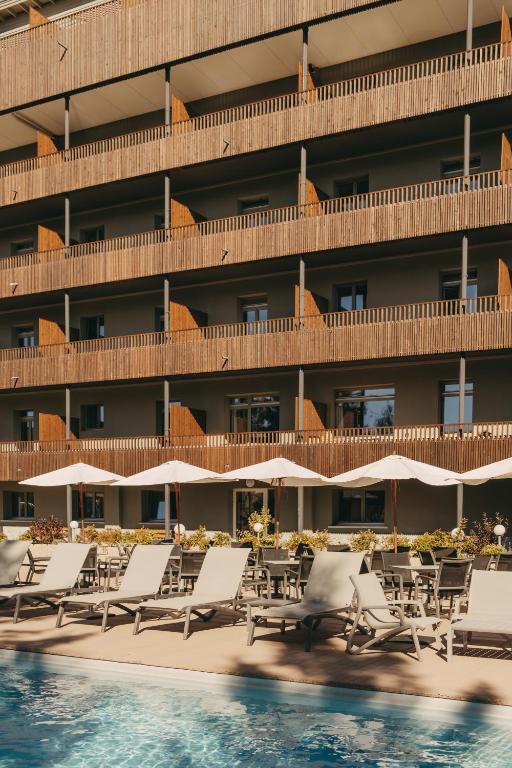 Bazén v ubytování Hotel Valaisia Crans Montana, a Faern Collection Resort nebo v jeho okolí