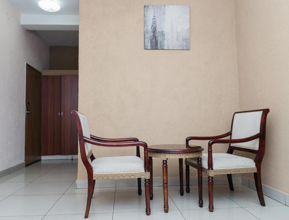Pearl Residence Hotel的休息区