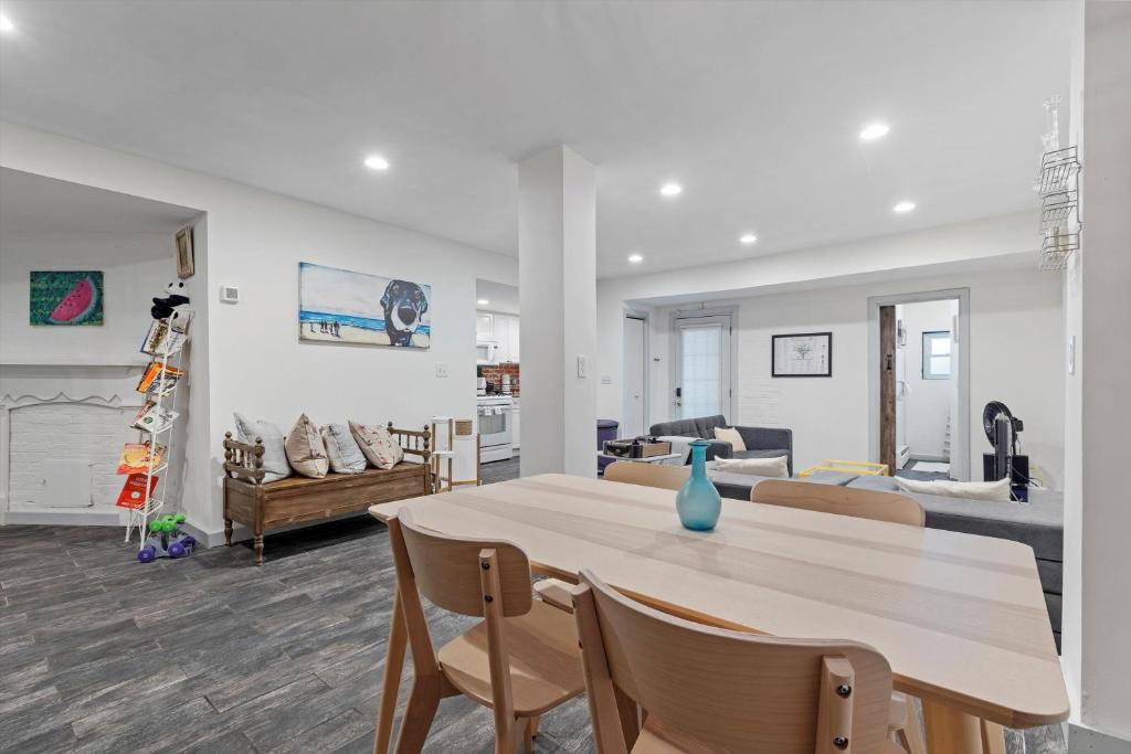 a dining room and living room with a table and chairs at Cheery Flat in Adams Morgan - Mt Pleasant in Washington, D.C.