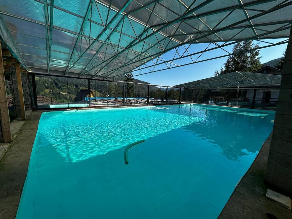 Bazén v ubytování Міні Готель SPA Excellent Family nebo v jeho okolí