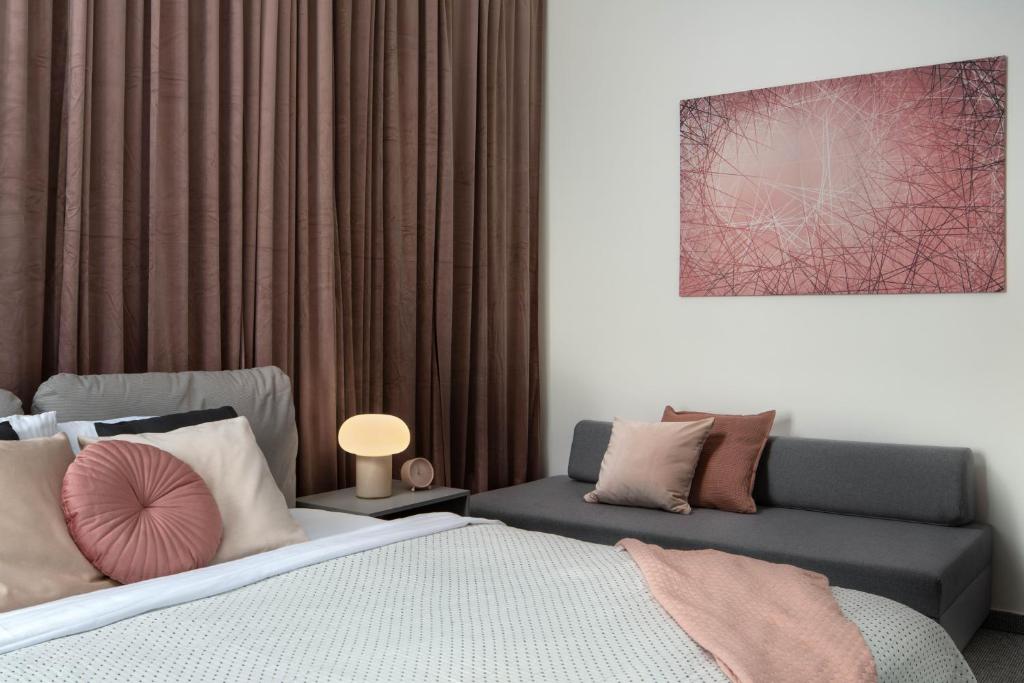 Postel nebo postele na pokoji v ubytování Zelný Trh Boutique Apartments #11 by Goodnite cz