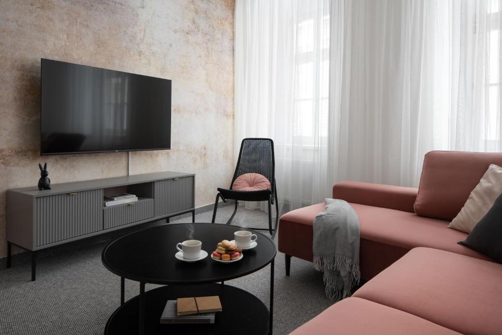 TV a/nebo společenská místnost v ubytování Zelný Trh Boutique Apartments #11 by Goodnite cz