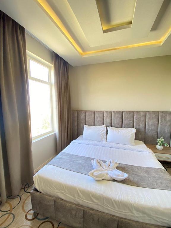 Postel nebo postele na pokoji v ubytování فندق جولدن نيو العرين - Golden New Alarin