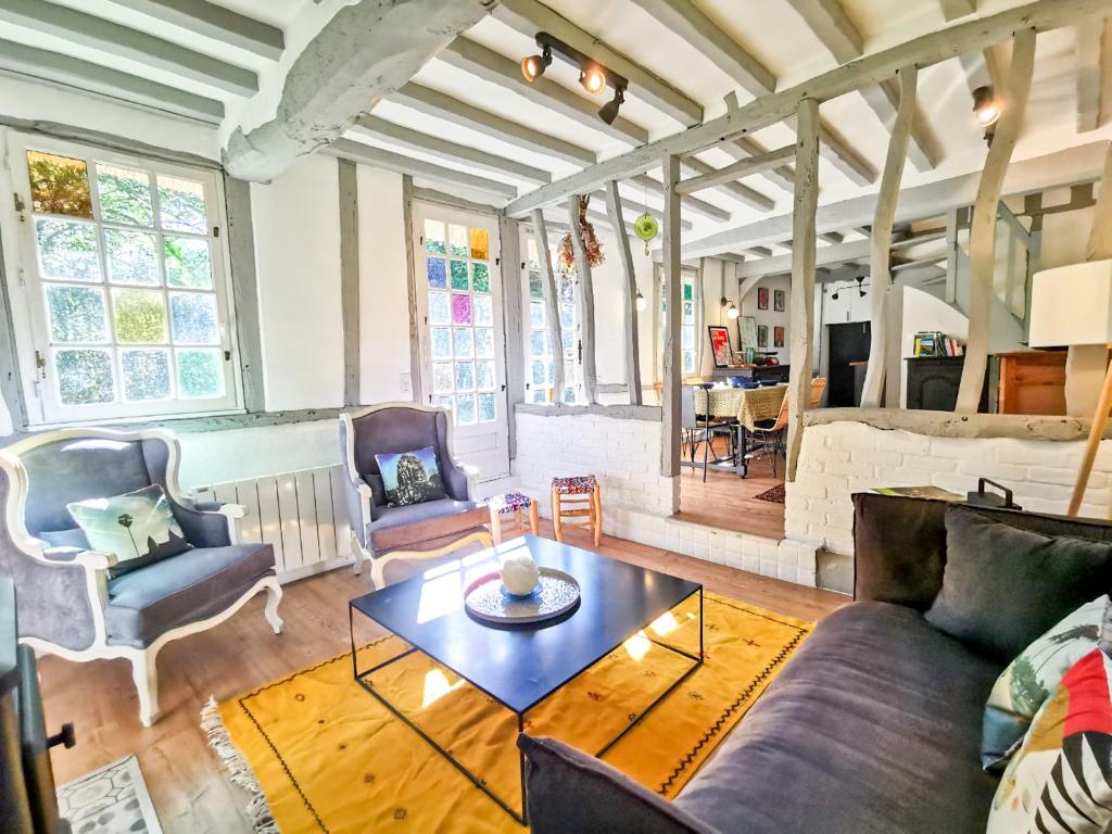 Photo de la galerie de l'établissement Le Nid de Chaume - Chaumière - 15 min d'Honfleur 4-6P, à Martainville