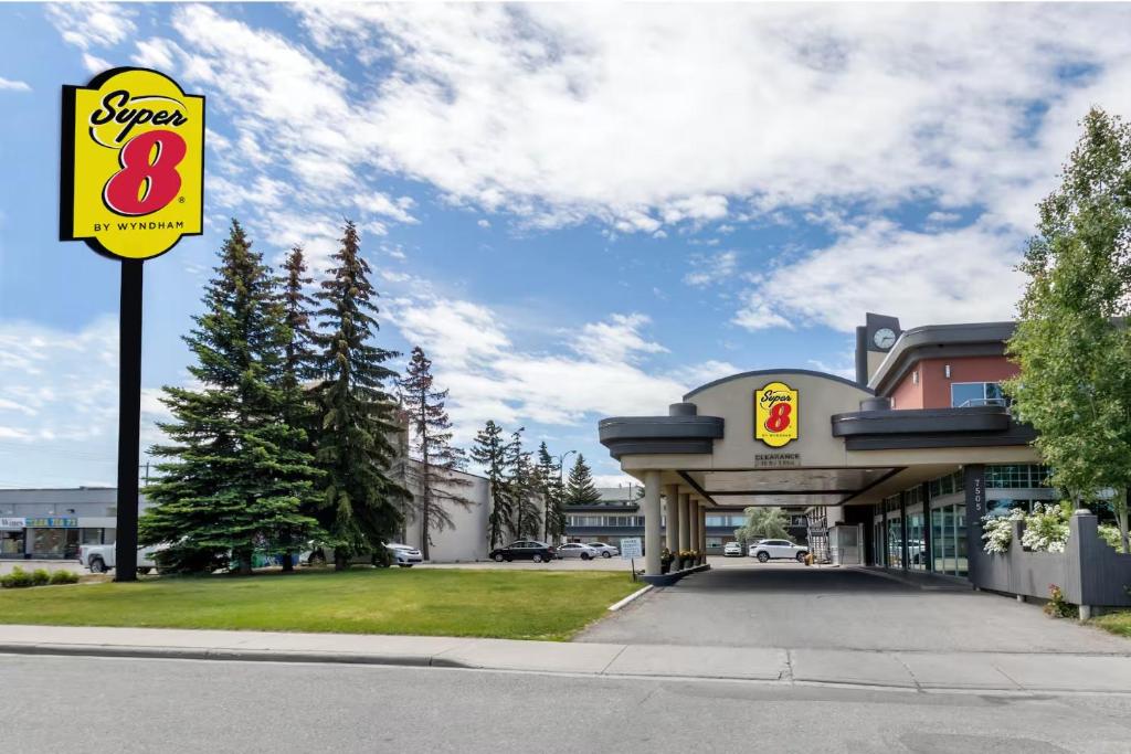 Certifikát, hodnocení, plakát nebo jiný dokument vystavený v ubytování Super 8 by Wyndham Macleod Trail Calgary