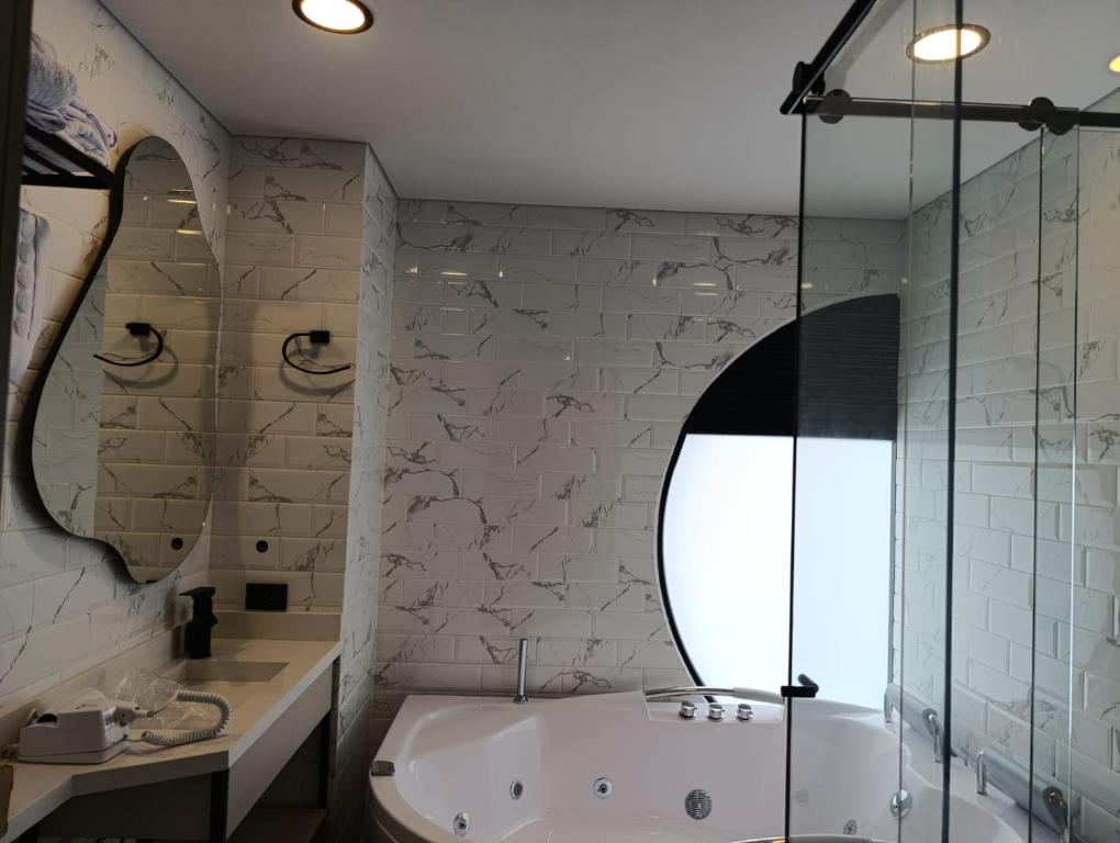 Koupelna v ubytování Hotel Living 35 Suites