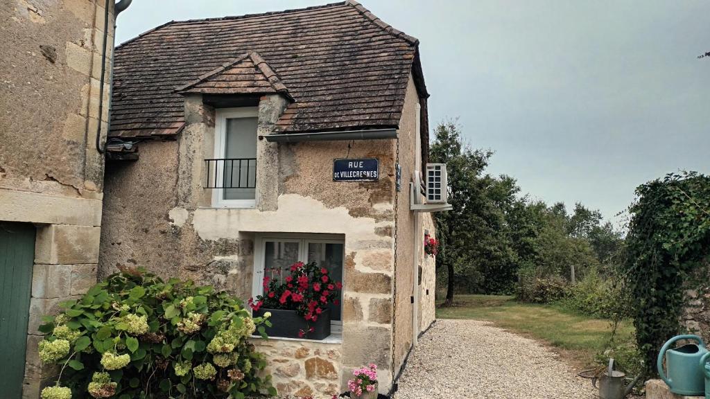 Gîte la Tanière classé 3 étoiles avec terrasse et piscine - Housity