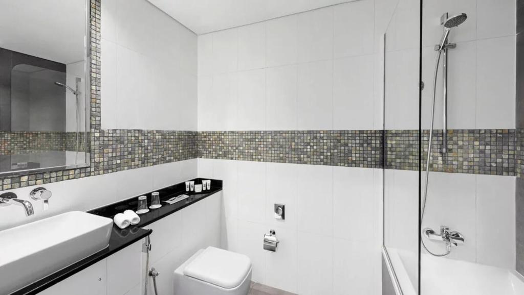 Um banheiro em The First Collection Dubai Marina