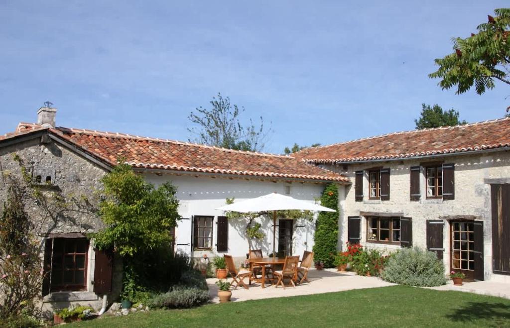 La Cotte Remote house for family getaway in Périgord