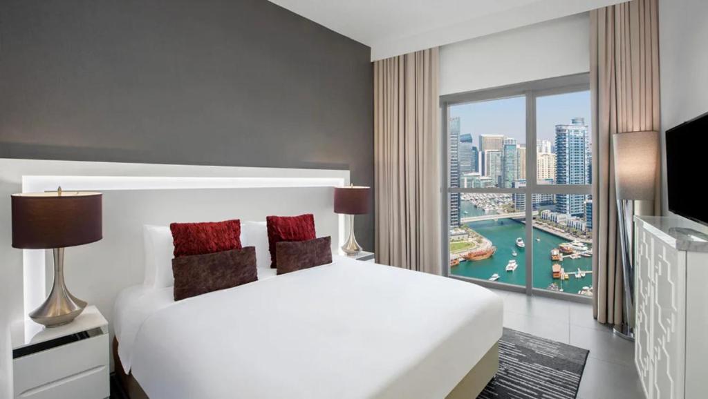 Cama ou camas em um quarto em The First Collection Dubai Marina