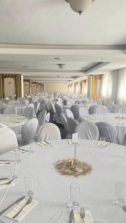 Restaurace v ubytování Navarria Blue Hotel