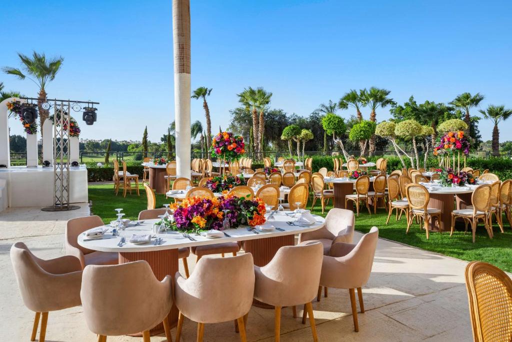 Zahrada ubytování Hilton Pyramids Golf