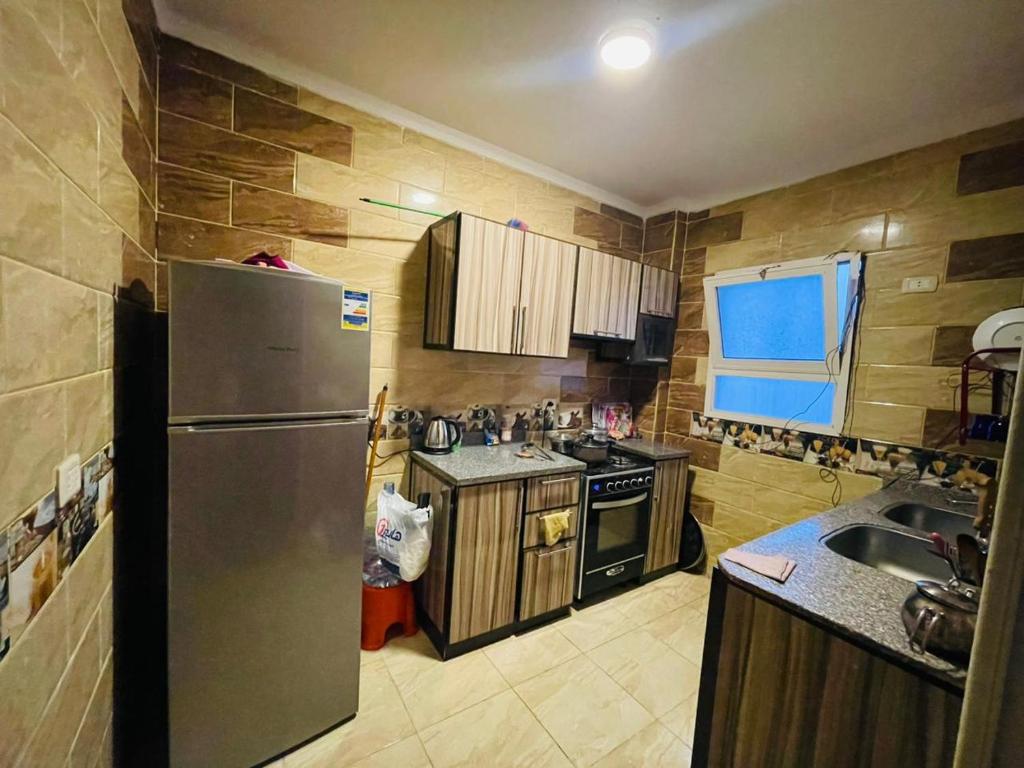 Kuchyň nebo kuchyňský kout v ubytování Apartment 2 bedroom at Rawdet zayed - El shiekh zayed