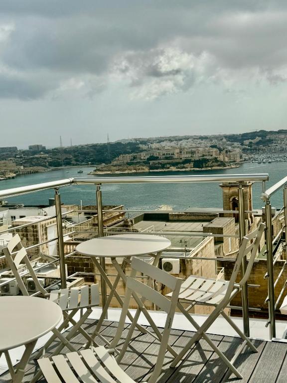 Paulos Valletta, Valletta