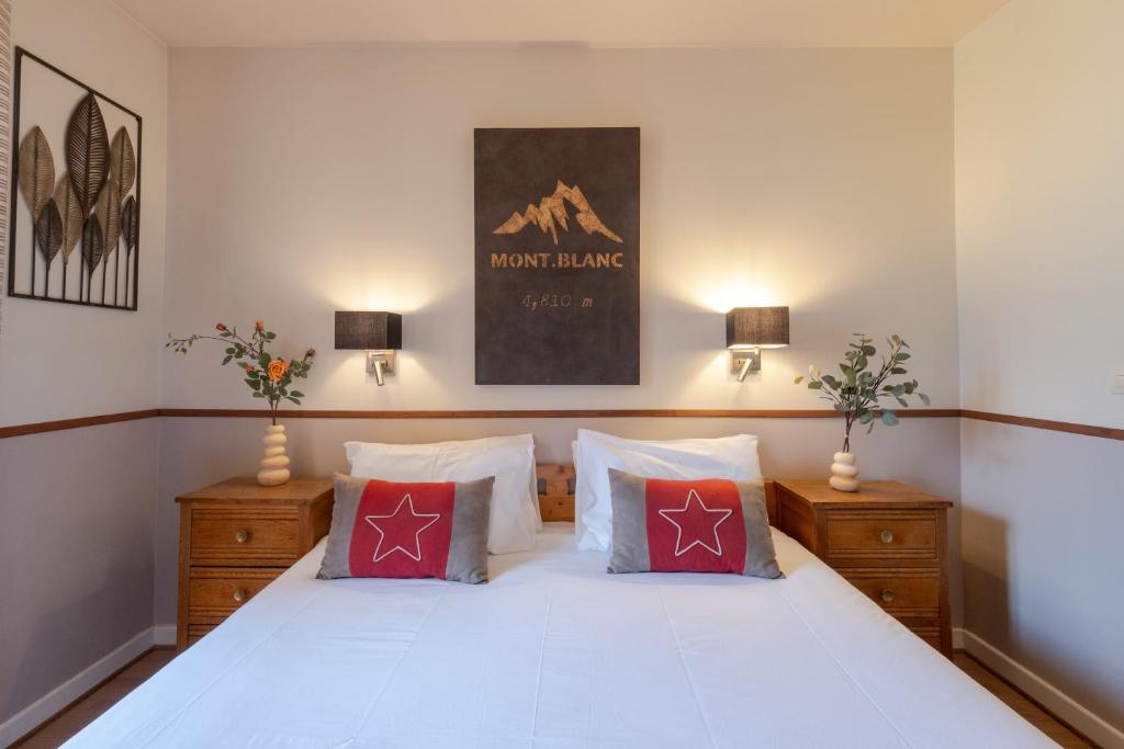 Postel nebo postele na pokoji v ubytování Chalet Hôtel La Sapinière