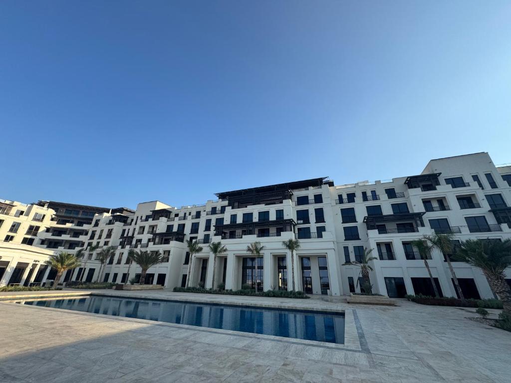 Bazén v ubytování Sea Breeze The Grand Woo Apartments nebo v jeho okolí