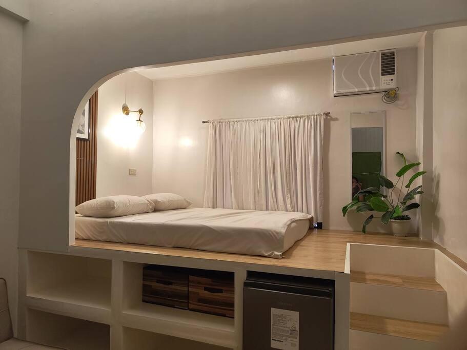 a bedroom with a bed in a room at Jet01- Modern Unit in Pampanga Near Clark with Parking in Angeles