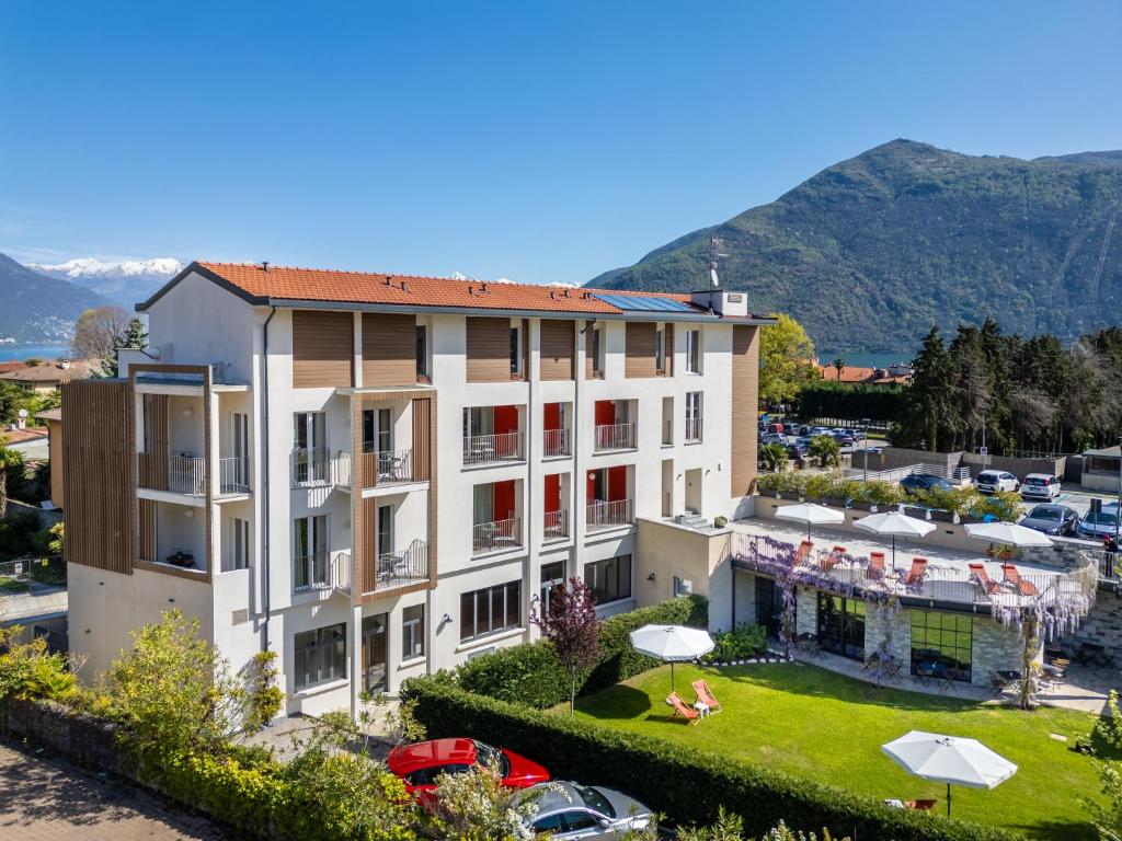 Nespecifikovaný výhled na hory nebo výhled na hory při pohledu z hotelu