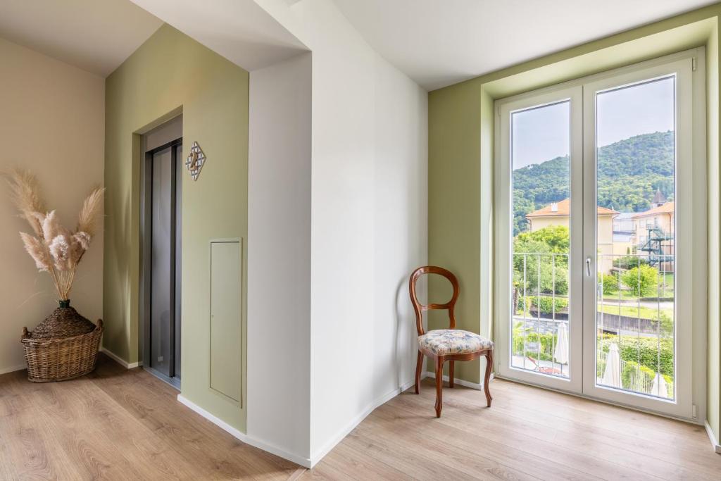 Nespecifikovaný výhled na hory nebo výhled na hory při pohledu z hotelu
