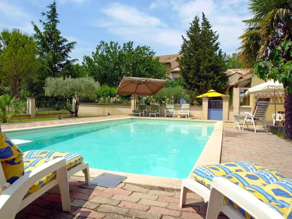Villa spacieuse à Althen-des-Paluds avec piscine privée - Housity
