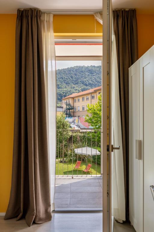 Nespecifikovaný výhled na hory nebo výhled na hory při pohledu z hotelu