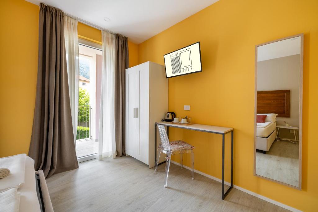 TV a/nebo společenská místnost v ubytování Hotel Elvezia