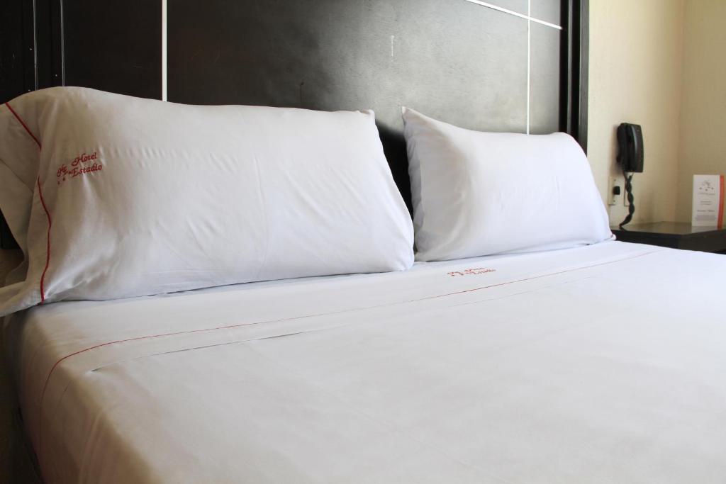Postel nebo postele na pokoji v ubytování Hotel Estadio