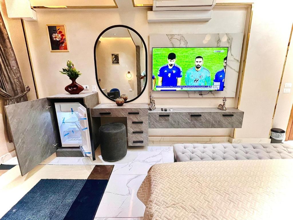 TV a/nebo společenská místnost v ubytování Sheikh Zayed home