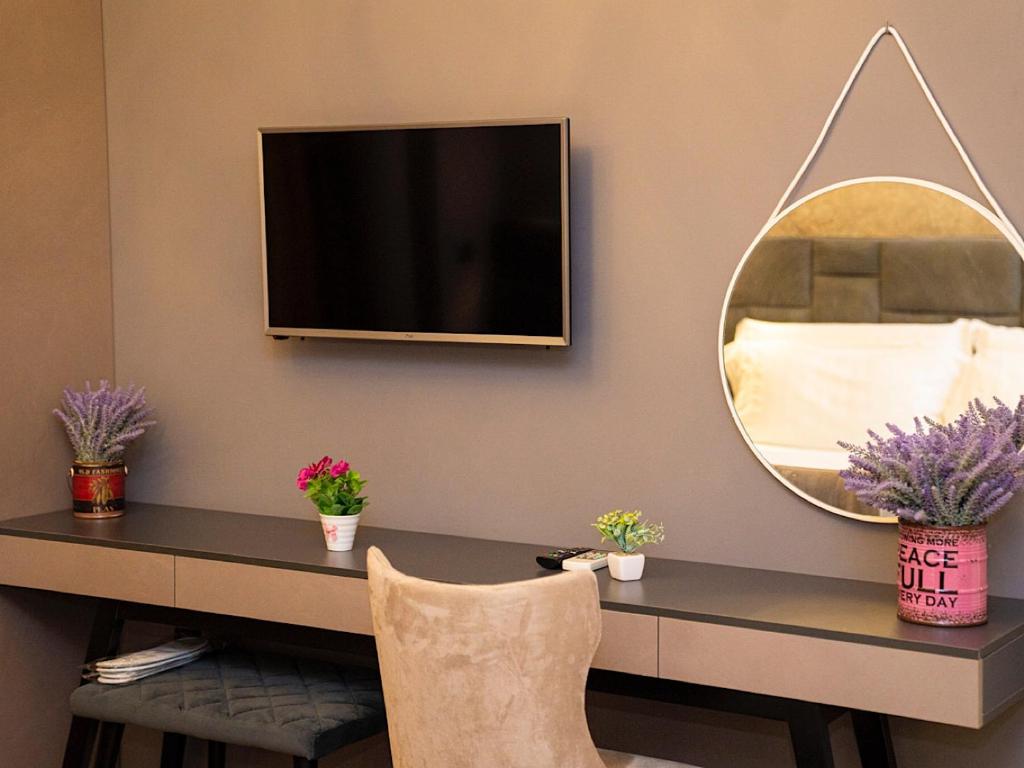 TV a/nebo společenská místnost v ubytování Hotel Vila Tirana